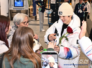 [밀라노 LIVE]밀라노 공항 '아비규환' 만든 韓 피겨 간판과 '대표팀 홍보대사'...성훈, 