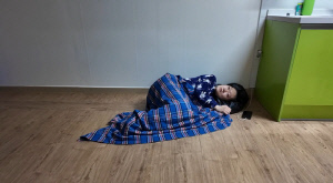 박경혜, 강남 6평 원룸 공개..곰팡이 가득한 현실 자취 '충격'