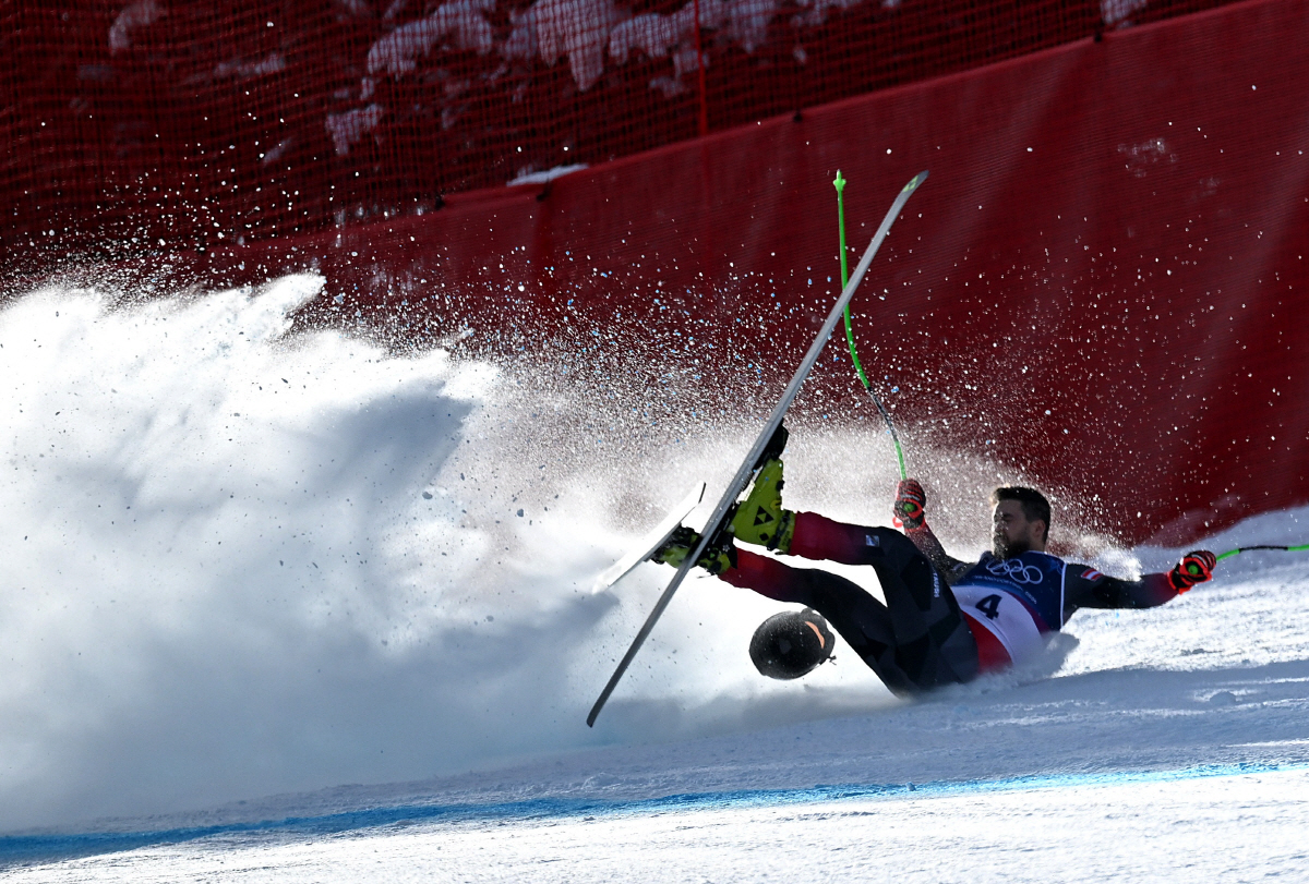 '올림픽 스키 슬로프, 날카로운 빙판!' 얼굴이 피로 물든 오스트리아 스…