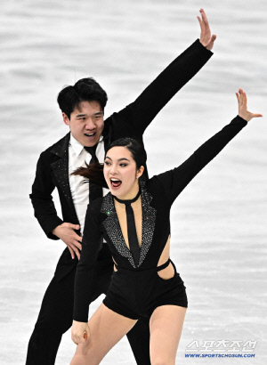 설렌다! '차준환-이해인 태극기 응원' 임해나-권예, 열정 넘치는 퍼포먼스로 올림픽 데뷔