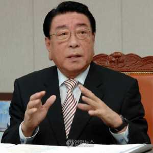 '빨간마후라'  배우 출신 이대엽 전 성남시장, 합병증 사망..오늘(6일) 11주기