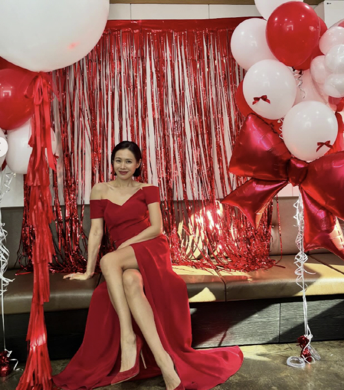 '현빈♥' 손예진, 결혼·출산 후 처음 보는 파격 의상…광고 촬영 현장 …