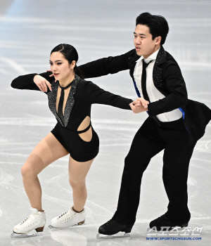 [밀라노 LIVE]첫 올림픽 연기 성공적! 피겨 팀 이벤트 아이스댄스 나선 '7년 콤비' 임해나-권예, 70점대 넘었다...총점 70.55점 '획득'