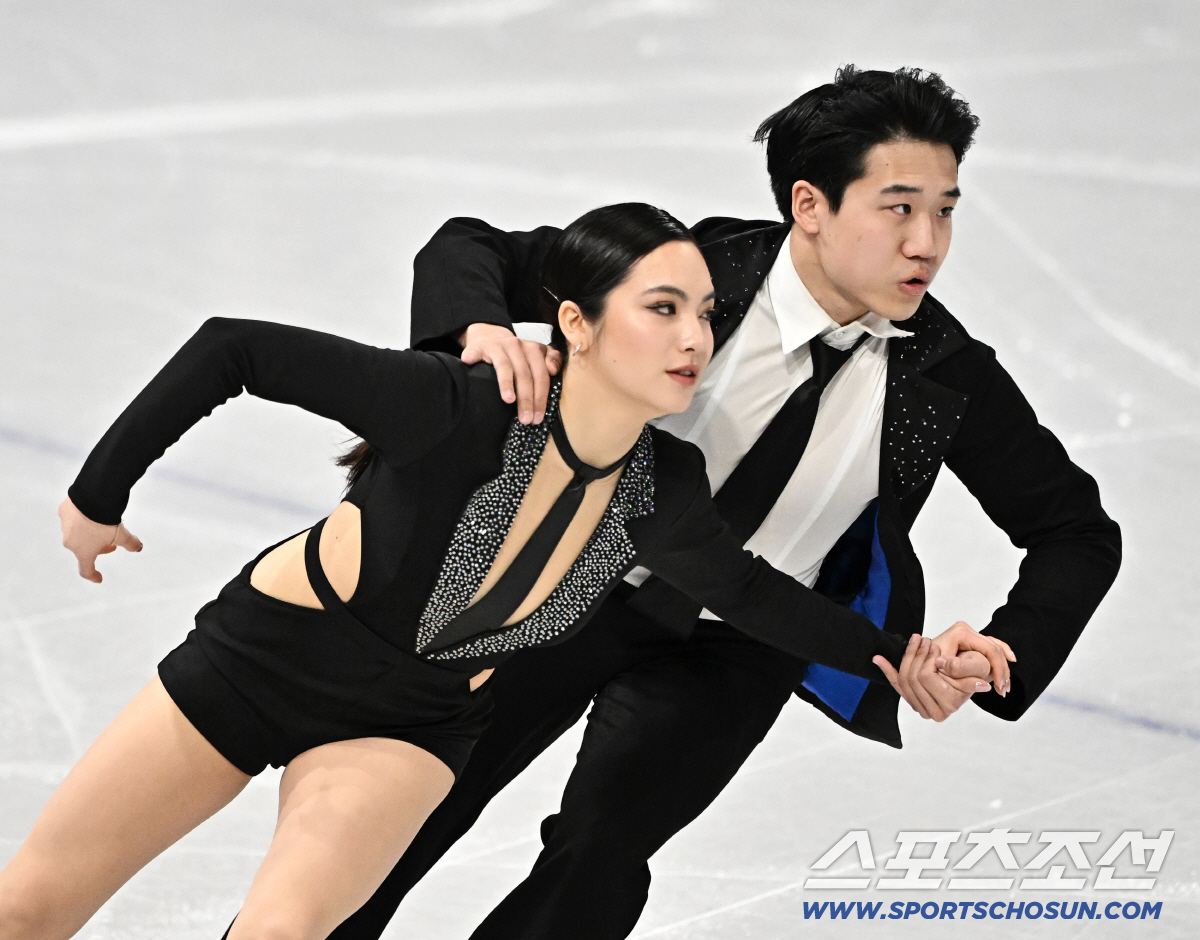 [밀라노 LIVE]첫 올림픽 연기 성공적! 피겨 팀 이벤트 아이스댄스 나…