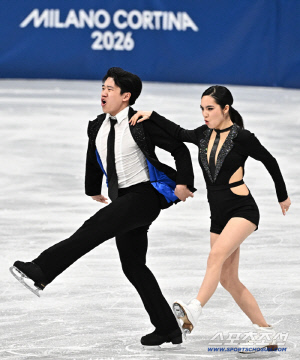 [밀라노 LIVE]잘했다! 피겨 팀 이벤트 아이스댄스 나선 '7년 콤비' 임해나-권예, 총점 70.55점으로 '7위'...아시아 팀 중 최고 성적