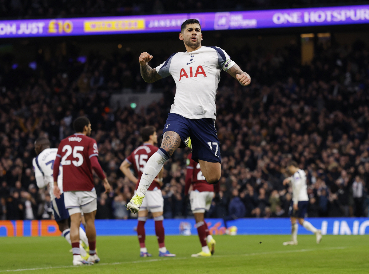 '손흥민 있을 때는 상상도 못했다' '수치스럽다' SNS 구단 저격에도 …