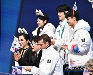 [밀라노 LIVE]'차준환 아이디어' 특급 세리머니 있었다...'8년 만에 단체전' 피겨는 원팀! '경기 전부터 응원'→