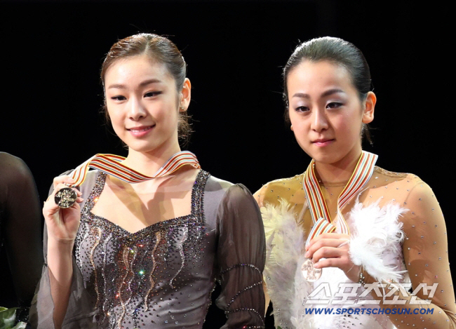 "사상 최고 전설", "여왕 만세", "우아 그 자체" 김연아 미모에 일…