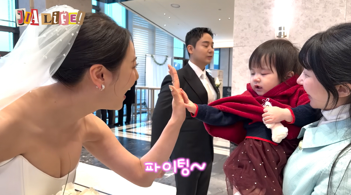 이지훈♥아야네 18개월 딸, 남의 결혼식장서 폭풍 질주..."혼자선 감당…