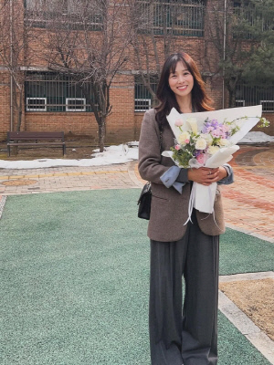 장신영, '배우 지망생' 첫째 子 졸업식 참석..♥강경준 논란 딛고 지켜낸 가족 사랑