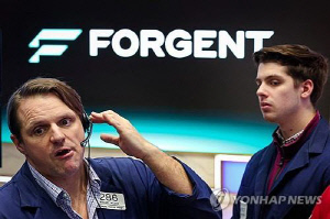 뉴욕증시, 블루칩 러브콜에 다우 50,000 돌파…상승 마감