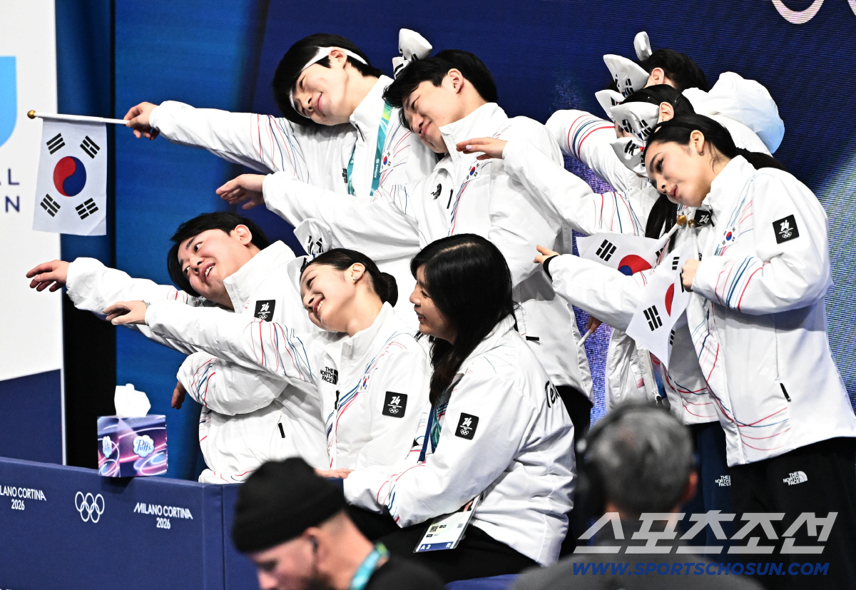 "SHIN, 아이돌 아니야?" 日 난리 법석…'김연아 떠오른다' 신지아 …