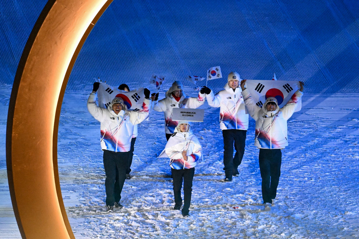 "푸치니→머라이어 캐리→아르마니까지" 무지갯빛 조화, 伊다운 '패셔너블'…