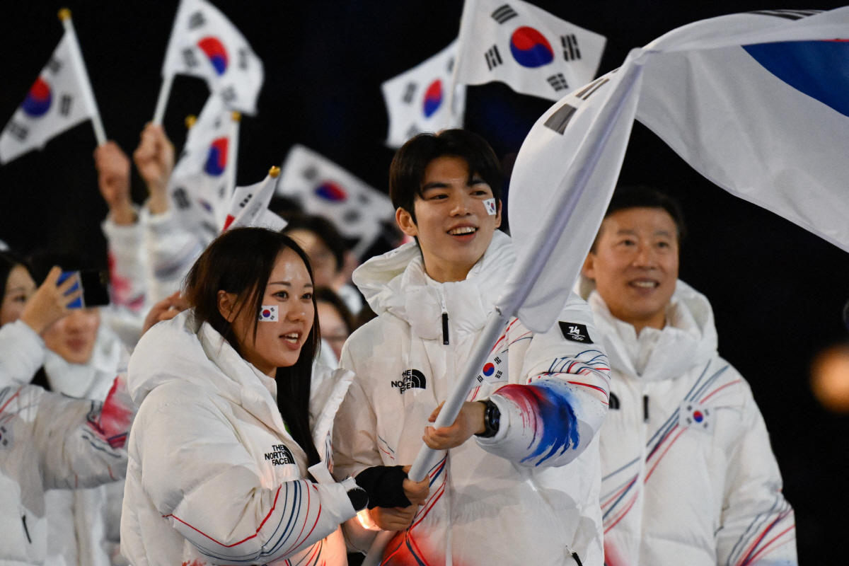 "푸치니→머라이어 캐리→아르마니까지" 무지갯빛 조화, 伊다운 '패셔너블'…