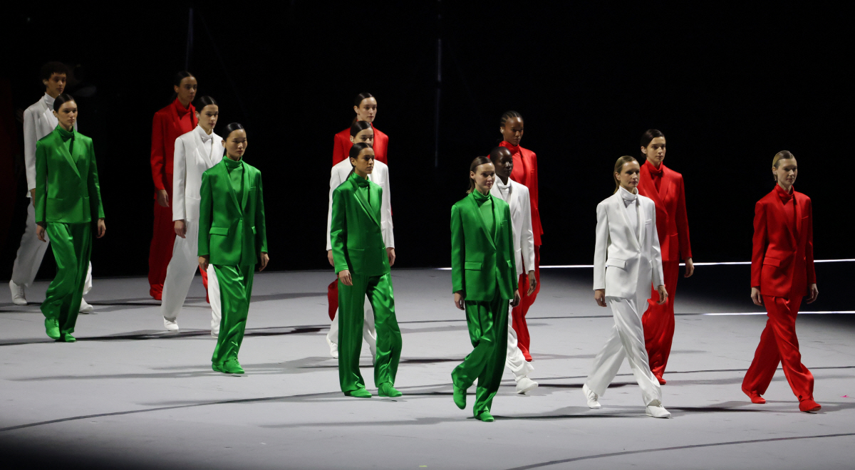 "푸치니→머라이어 캐리→아르마니까지" 무지갯빛 조화, 伊다운 '패셔너블'…