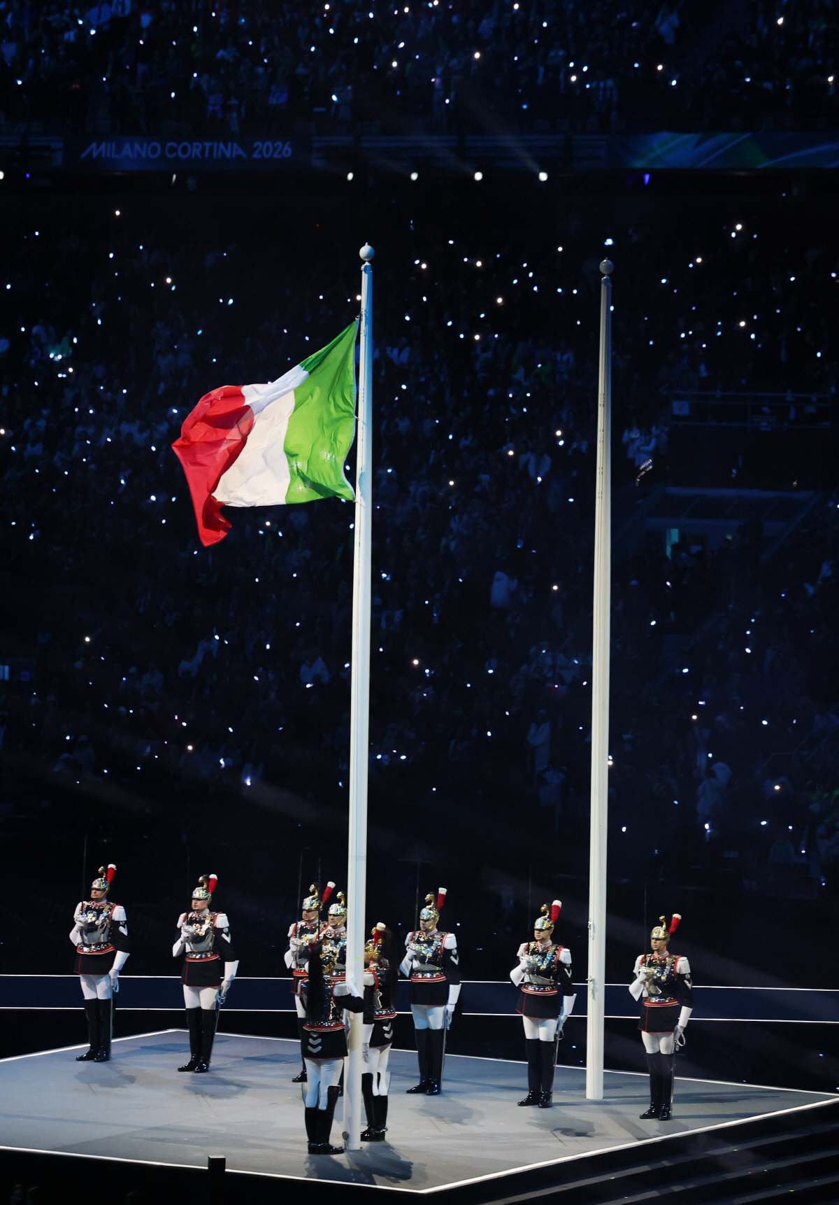 "푸치니→머라이어 캐리→아르마니까지" 무지갯빛 조화, 伊다운 '패셔너블'…