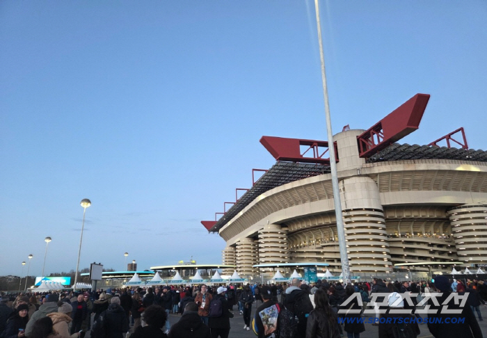 [밀라노 현장]세계인의 축제 맞네! 산시로로 쏟아진 전 세계 팬들, 본격 열기 더한 올림픽