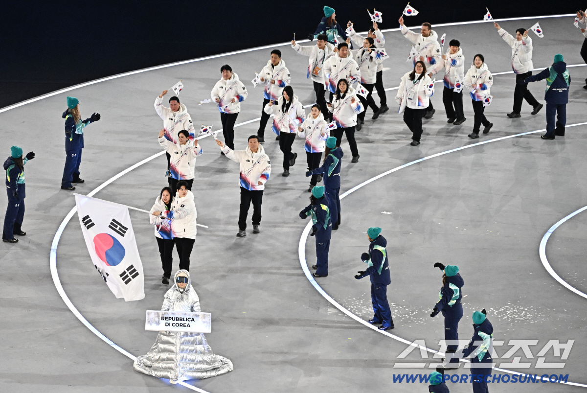 [밀라노 LIVE]"차준환-박지우 기수 출격"→각 장소에서 '작은 태극기…