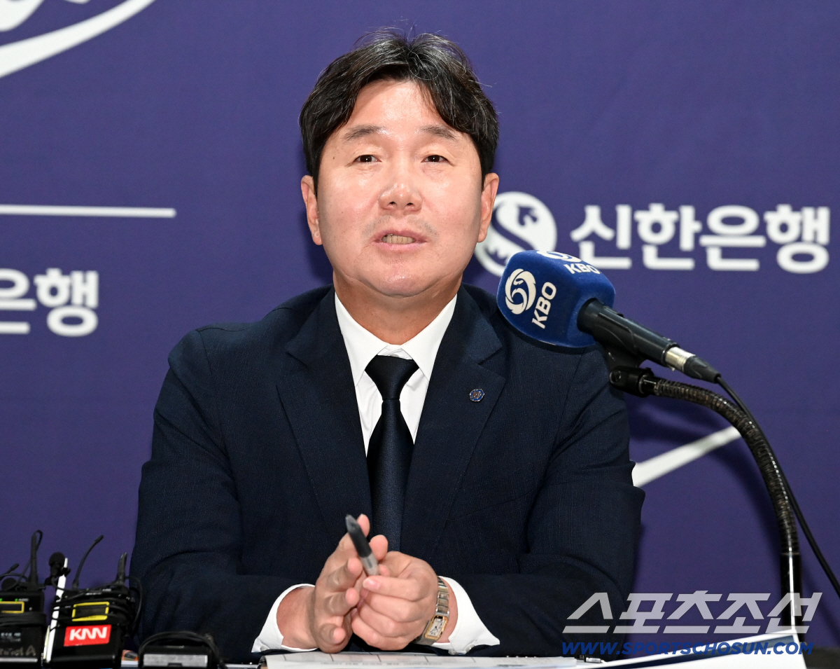 "日, 세계에서 가장 강한 팀" 현실 인정한 류지현 감독, 그렇다고 승부…