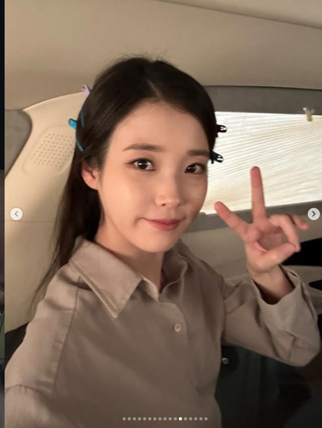 아이유, 자연광도 질투할 청초함…'1월도 분위기 장인' 좋아요 폭발