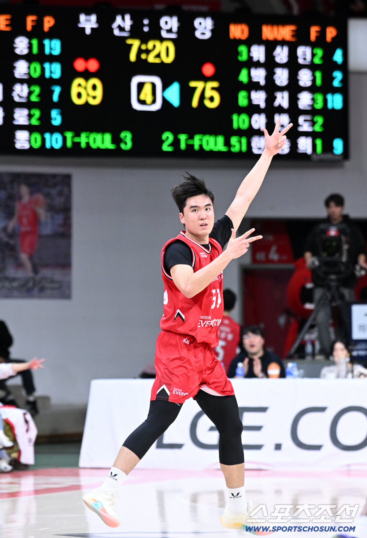 미쳤다! '이 정도면 인정' 허웅도 악수 건넨 한승희, 4쿼터 3점슛 3…