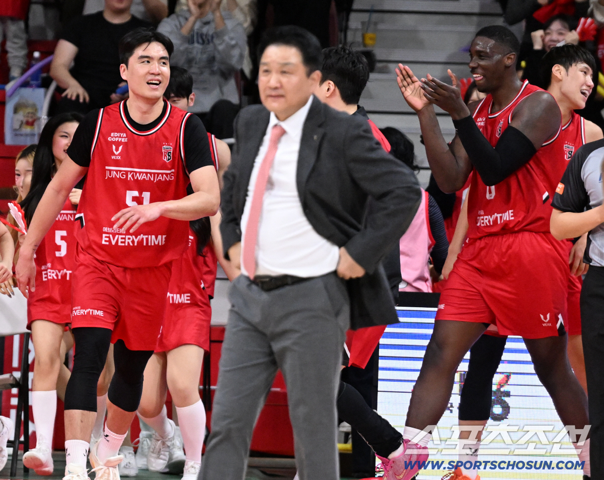 미쳤다! '이 정도면 인정' 허웅도 악수 건넨 한승희, 4쿼터 3점슛 3…