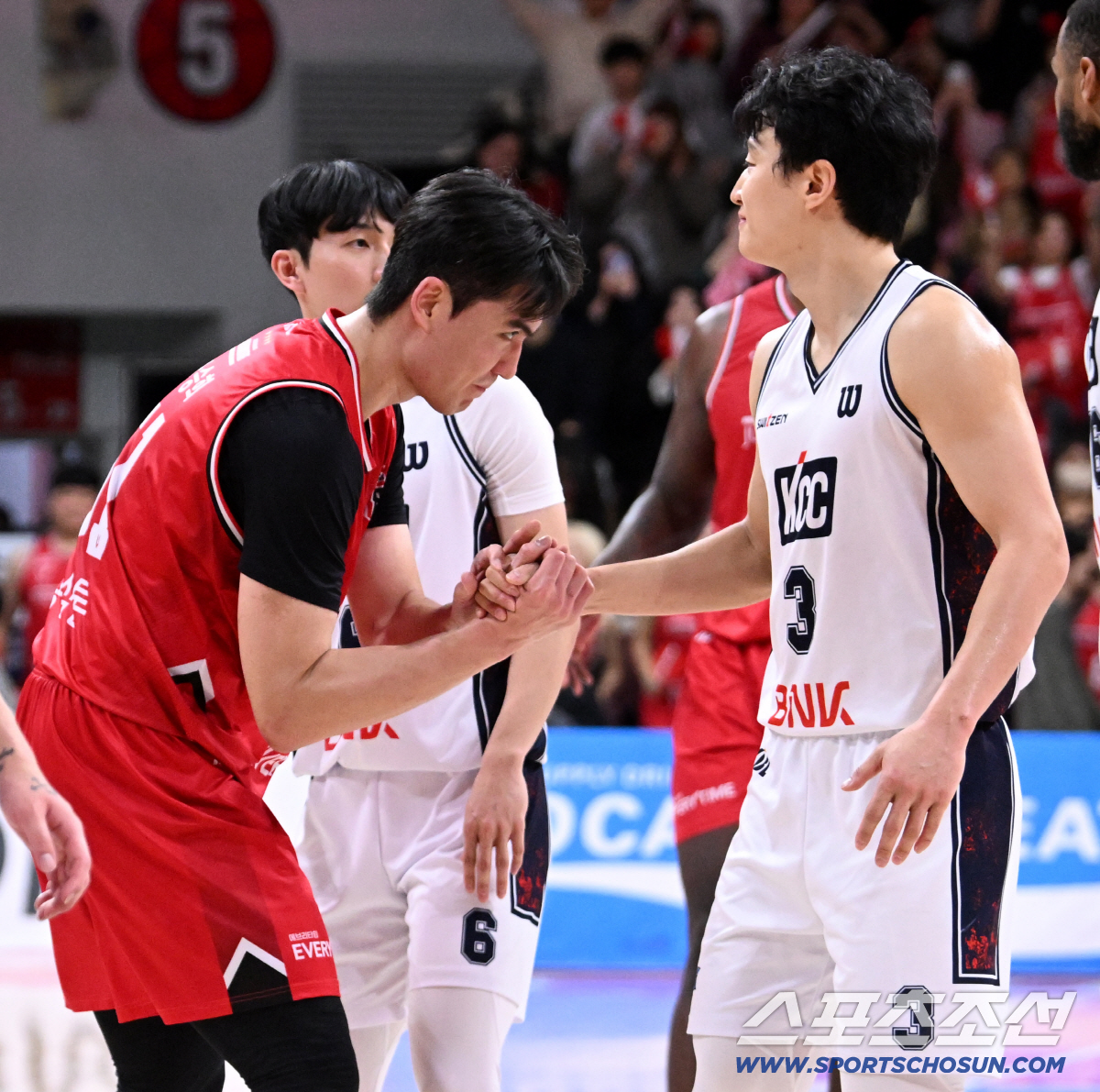 미쳤다! '이 정도면 인정' 허웅도 악수 건넨 한승희, 4쿼터 3점슛 3…