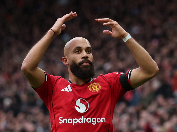 박지성 시절 맨체스터 유나이티드 부활, 토트넘 박살냈다...승승승승 '4연승' 질주...'손흥민 주장 후계자' 로메로 다이렉트 퇴장, 2-0 완승