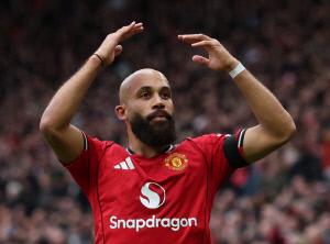 박지성 시절 맨체스터 유나이티드 부활, 토트넘 박살냈다...승승승승 '4연승' 질주...'손흥민 주장 후계자' 로메로 다이렉트 퇴장, 2-0 완승