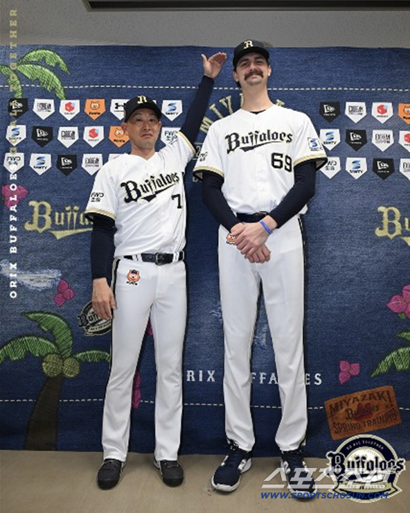 "호텔 천장이 낮아 앉아서 샤워" 에이스 미야기가 어린애처럼 보인다, 오…