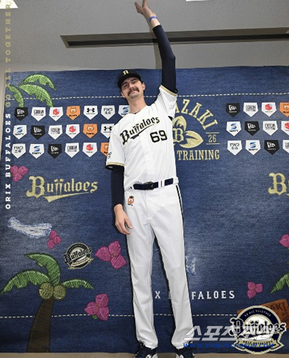 "호텔 천장이 낮아 앉아서 샤워" 에이스 미야기가 어린애처럼 보인다, 오…