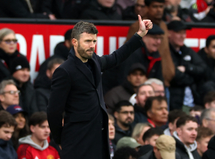 '4전4승' 캐릭 매직! 그런데 "김칫국 마실 생각 없다"…맨유 팬들 속타겠네