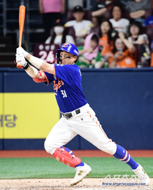 '자리없다' 했지만…'1억원 막차' 잔류, "화끈한 야구" 진짜 되나