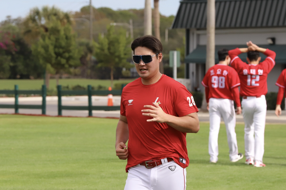"점심 먹었니? 이제 몸무게 재자" 여긴 스프링캠프인가, 다이어트 캠프인…