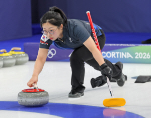 [밀라노 LIVE] '참사급 경기력' 한국 컬링 믹스더블 패패패패패 '무기력 5연패'...'4연패' 체코에 4-9 대패