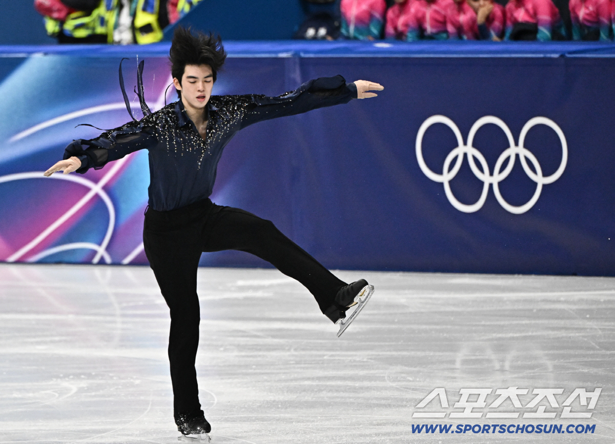 [밀라노 LIVE]'아깝다, 점프 실수!' 차준환 男 싱글 쇼트 '83.…