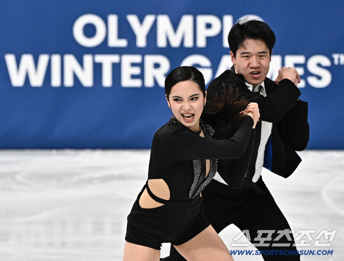 [밀라노 LIVE]'아깝다, 점프 실수!' 차준환 男 싱글 쇼트 '83.…