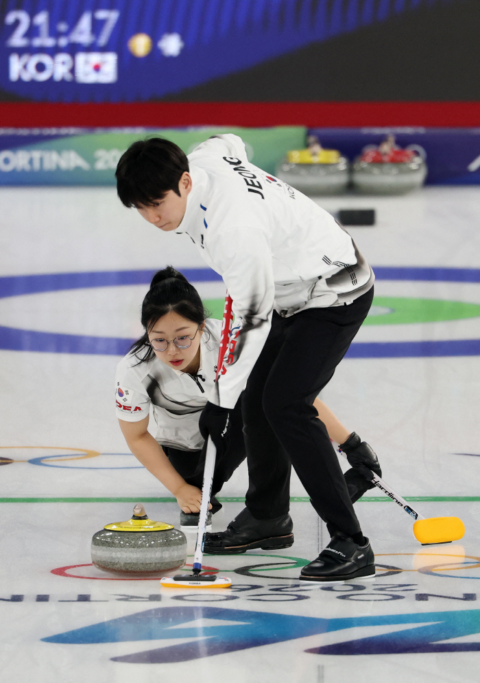 [밀라노 LIVE]"감 잡았다!" '亞 자존심' 한국 김선영-정영석, 에스토니아 상대로 전반 7-1 리드