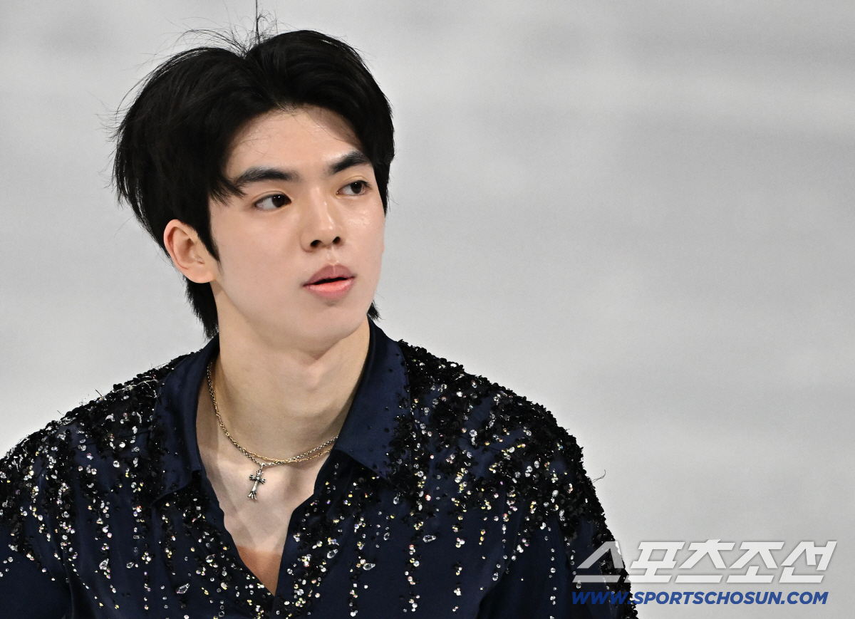 [밀라노 LIVE]얼굴에도 아쉬움이 한가득!' 차준환, 점프 실수 나왔다…