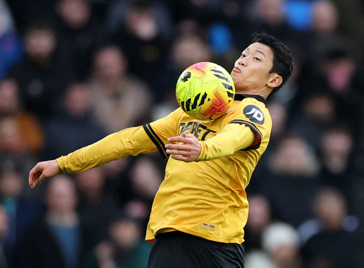 "황희찬 부상, 올 시즌 전반전 최고의 활약" 선 넘은 울버햄튼팬의 조롱…