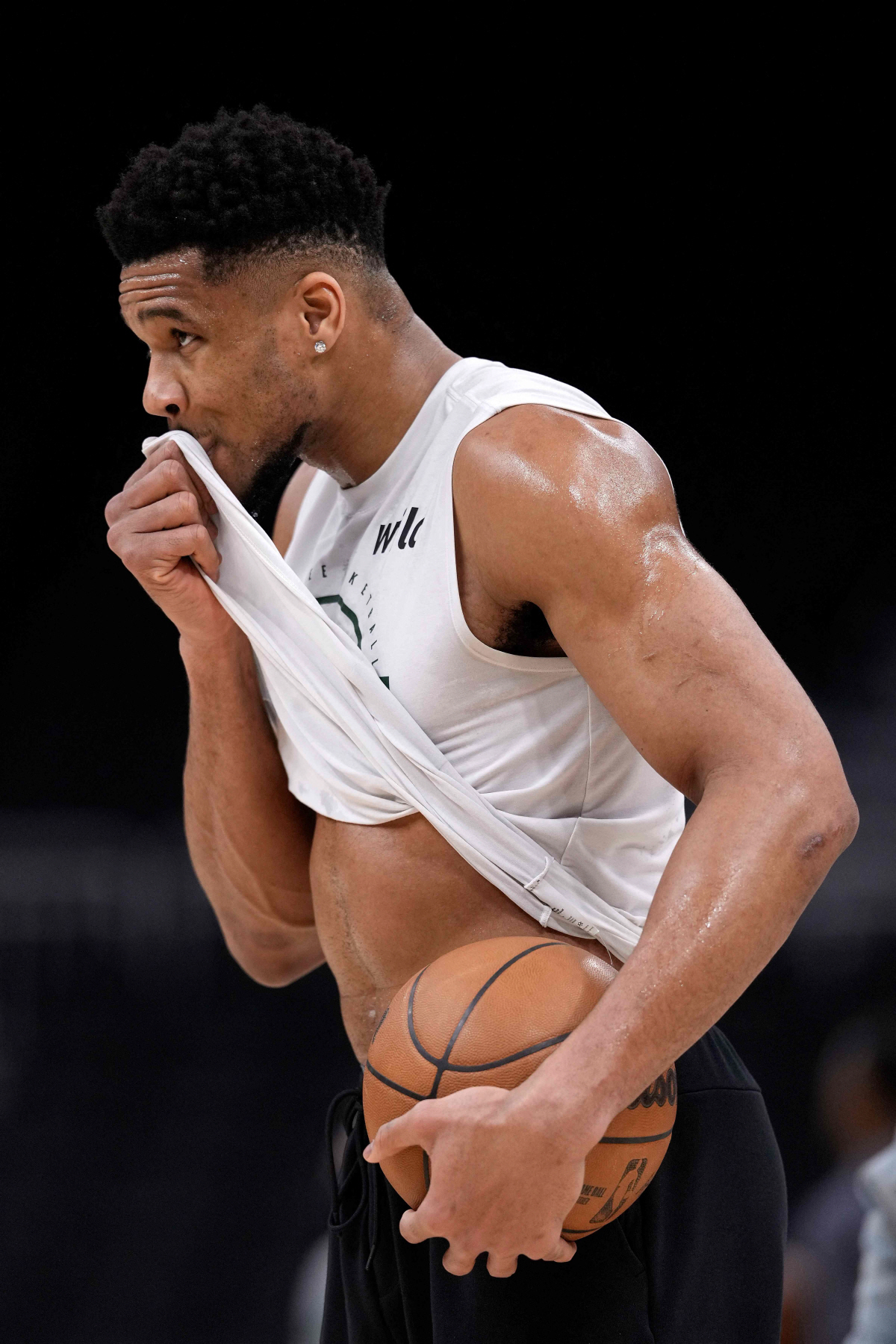 결국 밀워키에 남은 야니스 아데토쿤보. 여름 이적시장 더 치열해진다. L…