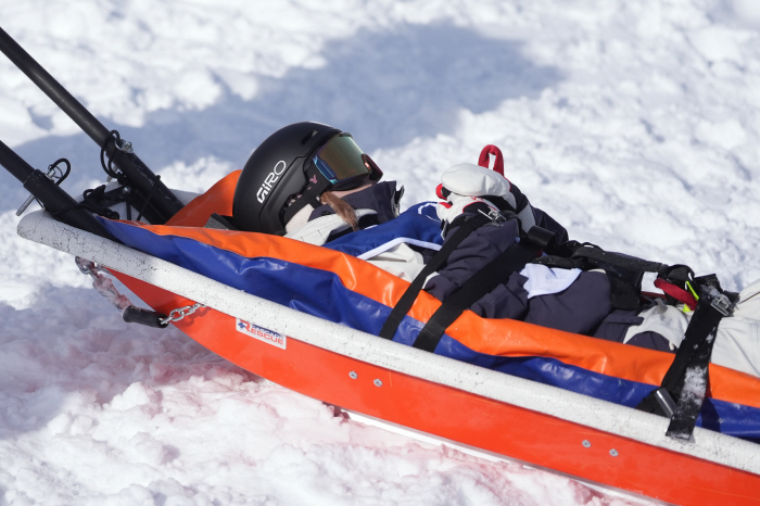"다음엔 국대 뽑혀도 사퇴해주세요" 역대급 망언...'구급차 →십자인대 파열→올림픽 2연 불발' 日 선수 극대노