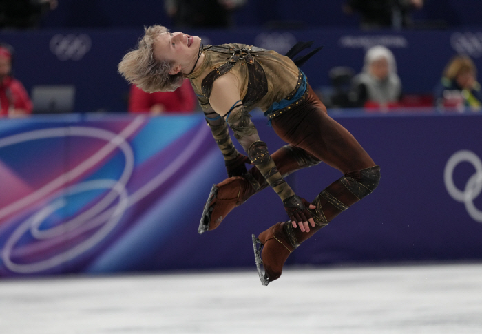 경악! '쿼드 갓' 말리닌이 날았다...50년간 봉인된 '금기의 기술' 백플립, 밀라노서 화려하게 '부활'