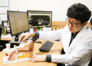 머리 '어질어질', 이석증과 헷갈리는 소뇌경색…어떤 질환이길래?