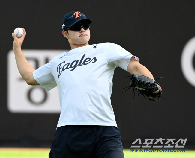 대표팀 낙마 속은 쓰리지만…문동주, 큰 부상 피했다 "염증 소견, 일단 …