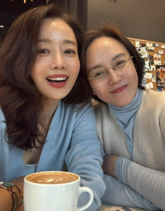 윤손하, '학폭 논란' 子 데리고 캐나다行..근황 공개 "가끔 배우였던 …