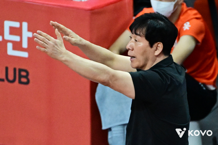 "올 시즌 들어 가장 편하게 봤다"…4위 도약, 사령탑이 활짝 웃었다