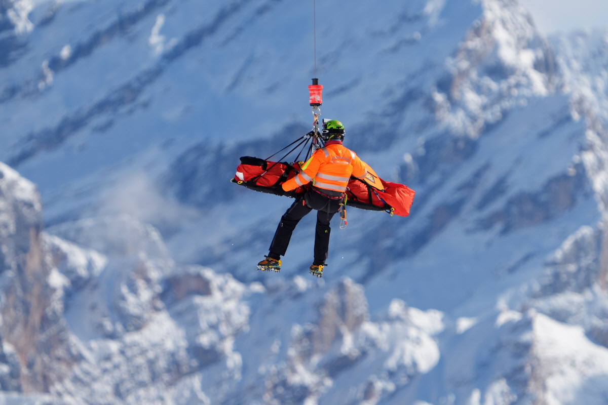 대충격! 13초만에 비극으로 끝난 '스키 여제'의 라스트댄스...십자인대…