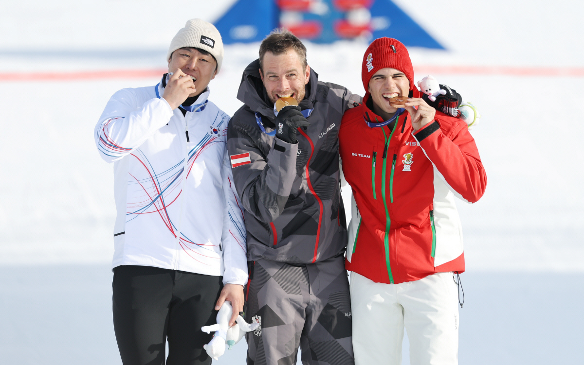 [밀라노 LIVE]'은메달로 충분한데' 드라마 쓴 '맏형' 김상겸, '큰…