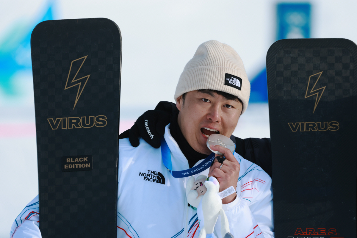 [밀라노 LIVE]'은메달로 충분한데' 드라마 쓴 '맏형' 김상겸, '큰…